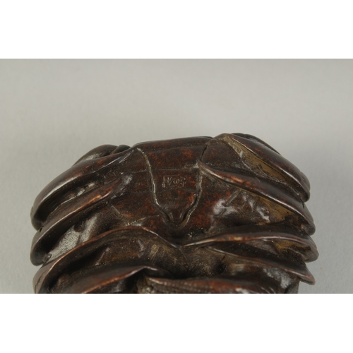 65 - A JAPANESE BRONZE OKIMONO OF A CRAB, 7cm wide.
