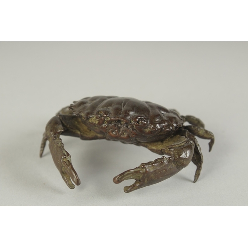 66 - A JAPANESE BRONZE OKIMONO OF A CRAB, 7.5cm wide.