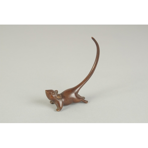 75 - A JAPANESE BRONZE OKIMONO OF A RAT, 8cm (head to tip of tail).