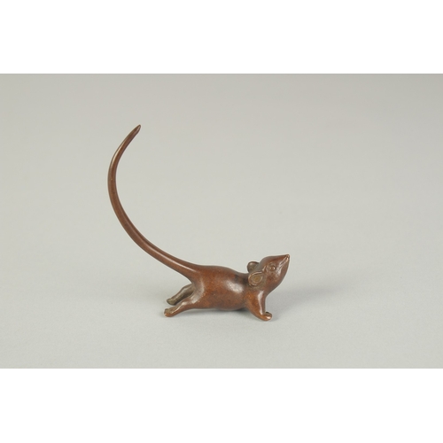 75 - A JAPANESE BRONZE OKIMONO OF A RAT, 8cm (head to tip of tail).