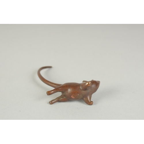 75 - A JAPANESE BRONZE OKIMONO OF A RAT, 8cm (head to tip of tail).