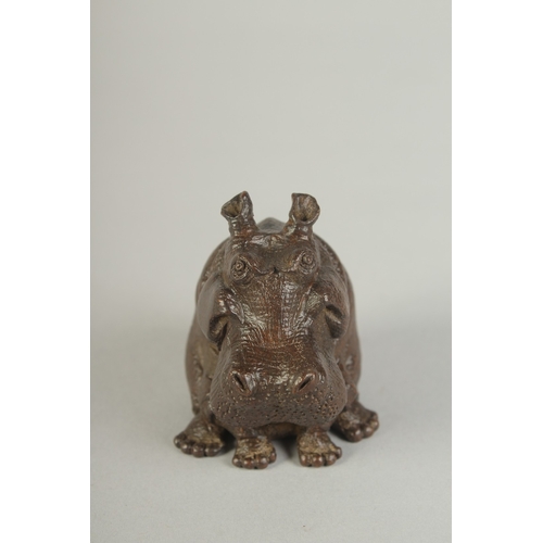 79 - A JAPANESE BRONZE OKIMONO OF A HIPPOPOTAMUS, 6.5cm high.