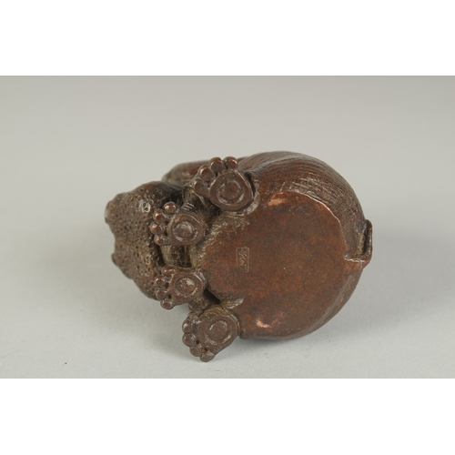 79 - A JAPANESE BRONZE OKIMONO OF A HIPPOPOTAMUS, 6.5cm high.
