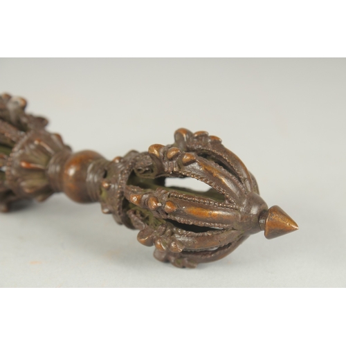 85 - A TIBETAN BRONZE VAJRA, 14.5cm long.