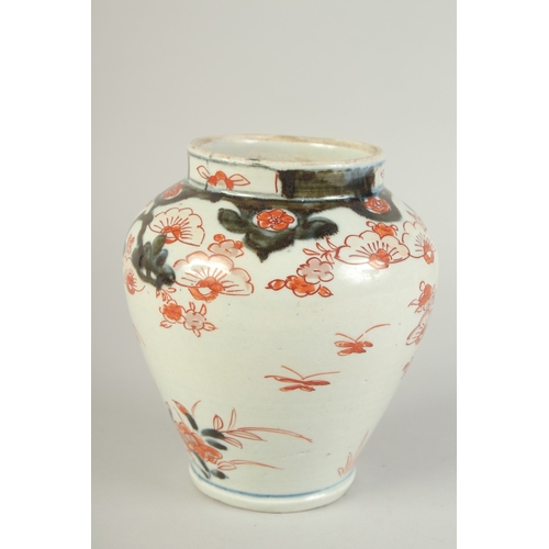 98 - A JAPANESE EDO PERIOD IMARI PORCELAIN VASE, 17cm high.