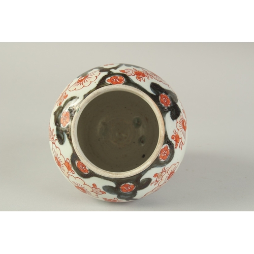 98 - A JAPANESE EDO PERIOD IMARI PORCELAIN VASE, 17cm high.