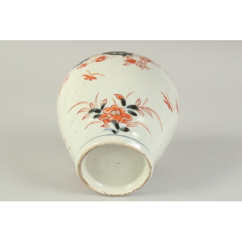98 - A JAPANESE EDO PERIOD IMARI PORCELAIN VASE, 17cm high.