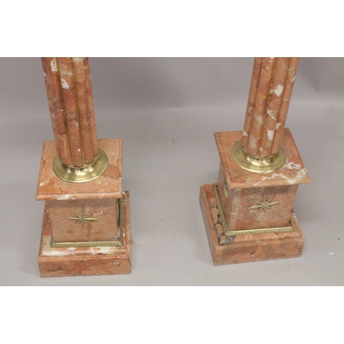 1039 - A GOOD PAIR OF PINK MARBLE CLUSTER COLUMNS with square tops and pedestal bases. 3ft 4ins high.