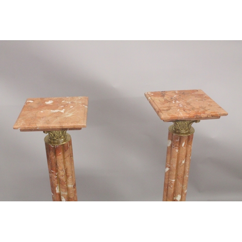 1039 - A GOOD PAIR OF PINK MARBLE CLUSTER COLUMNS with square tops and pedestal bases. 3ft 4ins high.