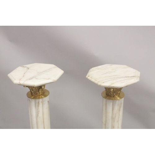 1040 - A GOOD PAIR OF WHITE MARBLE CLUSTER COLUMNS with octagonal tops and bases. 3ft 4ins high.