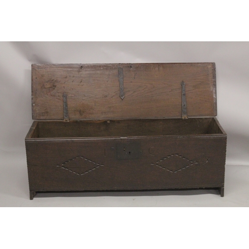 1061 - A 17TH - 18TH CENTURY PLAIN OAK LONG SWORD CHEST with rising top. 4ft 5ins long, 1ft 4ins deep, 1ft ... 