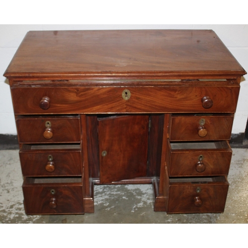 1064 - A GEORGE III MAHOGANY ARCHITECTS / WRITING DESK the frieze drawer fitted with a beize lined sliding ... 