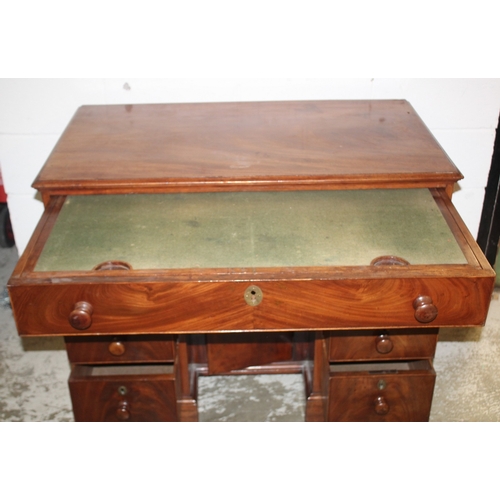 1064 - A GEORGE III MAHOGANY ARCHITECTS / WRITING DESK the frieze drawer fitted with a beize lined sliding ... 