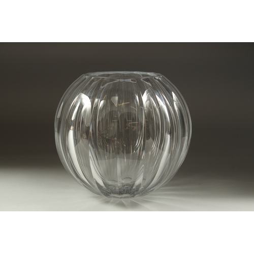 1075 - A LARGE  ROGASKA CRYSTAL GLASS BULBUS VASE Signed, 7ins hign in a display box.