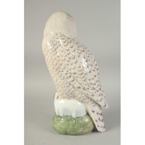 1125 - A LARGE COPENHAGEN PORCELAIN SNOWY OWL. No.1829 16ins high.