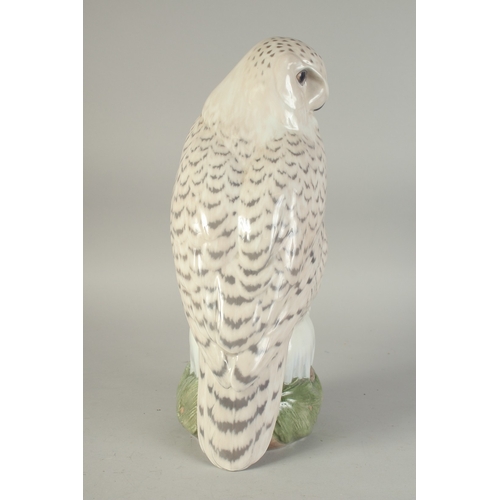 1125 - A LARGE COPENHAGEN PORCELAIN SNOWY OWL. No.1829 16ins high.