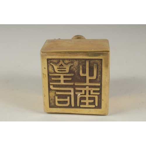 1158 - A CHINESE BRONZE SQUARE SEAL with dragons. 2.75ins .