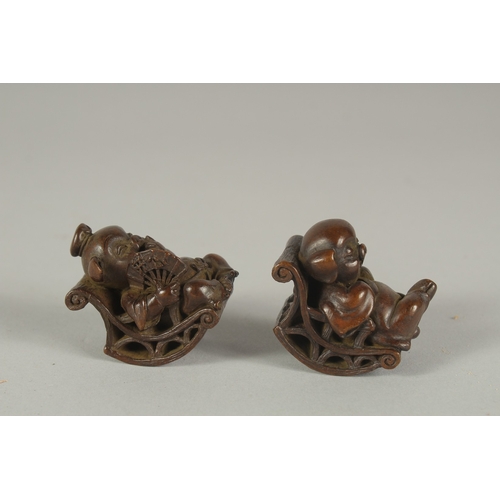 1167 - A GOOD PAIR OF JAPANESE BRONZE PIGS. 1.5ins