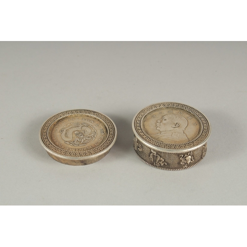 1176 - A CHINESE CIRCULAR COIN BOX.