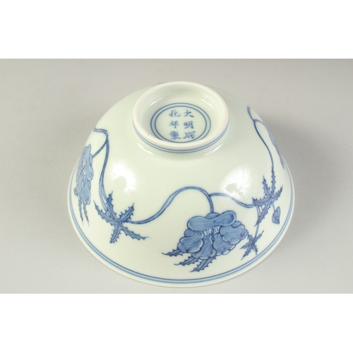 1187 - A  CHINESE BLUE AND WHITE PORCELAIN BOWL painted with flower heads.  15cm diameter.