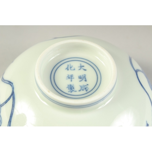 1187 - A  CHINESE BLUE AND WHITE PORCELAIN BOWL painted with flower heads.  15cm diameter.