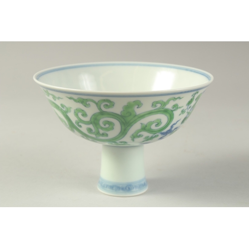 1188 - A CHINESE FAMILLE VERTE PORCELAIN STEM CUP with kui dragons. 15.5cm diameter.