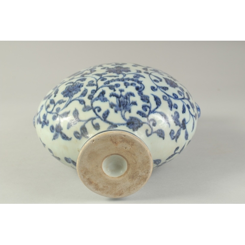 1192 - A CHINESE BLUE AND WHITE LOTUS MOON FLASK.  28cm high.