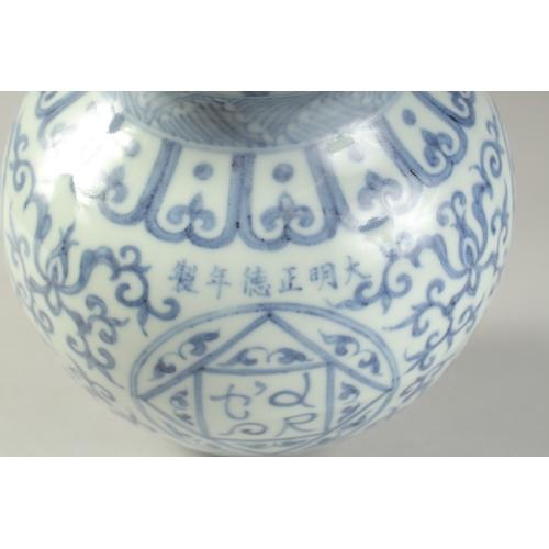 1200A - A CHINESE BLUE AND WHITE PORCELAIN DOUBLE GOURD VASE, 32cm high.