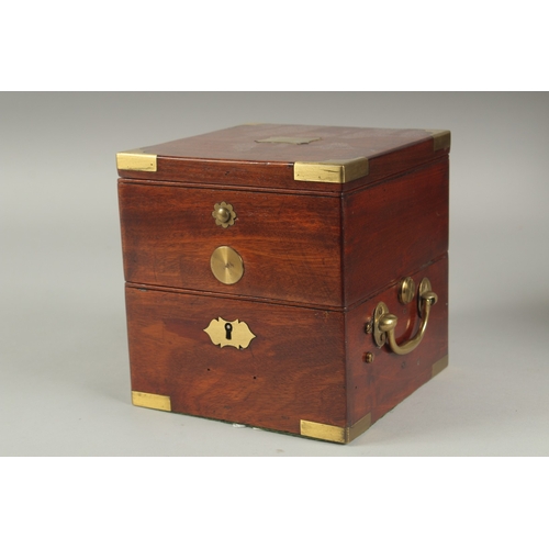 1201 - A SUPERB MAHOGANY CASE CHRONOMETER by ROBERT MOLYNEUX & SONS, 50 Southampton Row, London. No. 2123. ... 