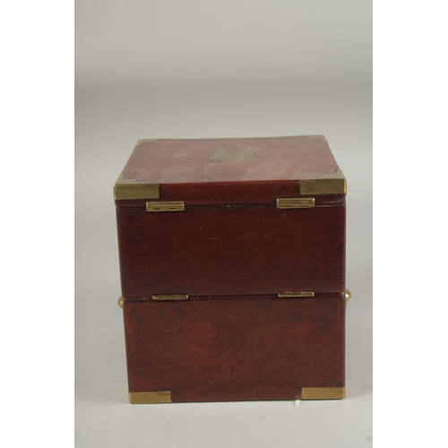 1201 - A SUPERB MAHOGANY CASE CHRONOMETER by ROBERT MOLYNEUX & SONS, 50 Southampton Row, London. No. 2123. ... 