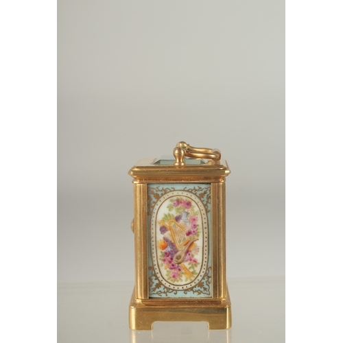 1213 - A GOOD MINIATURE BLUE AND GILT FACED BRASS CARRIAGE CLOCK. 2ins high