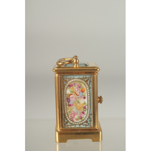 1213 - A GOOD MINIATURE BLUE AND GILT FACED BRASS CARRIAGE CLOCK. 2ins high