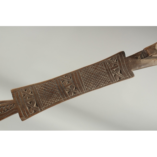 1283 - A CARVED WOOD LONG  SPOON. 15ins long.