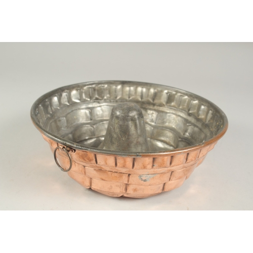 1298 - A GOOD COPPER JELLY OR CAKE MOULD. 9.5ins diameter, 3ins deep.