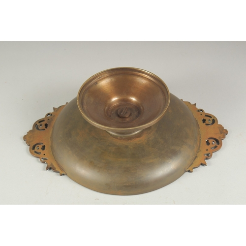 1301 - A GOOD 19TH CENTURY BRONZE CLASSICAL TWO HANDLED TAZZA. 10.5ins diameter.