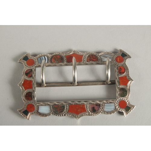 1437 - A SCOTTISH SILVER AGATE SHOE OR BELT BUCKLE.