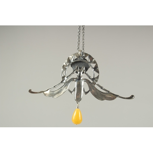 1586 - A DECO STYLE SILVER AMBER DROP PENDANT AND CHAIN.