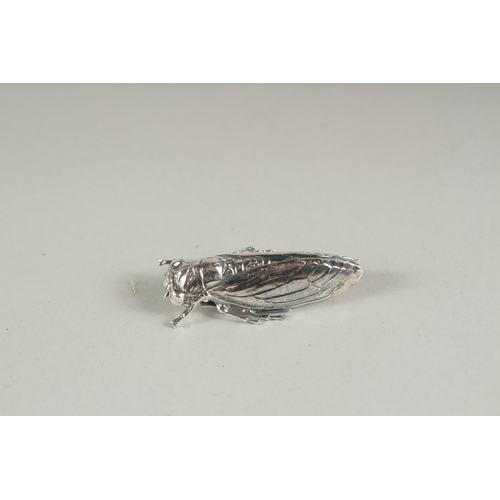 1589 - A SILVER LOCUST BROOCH.