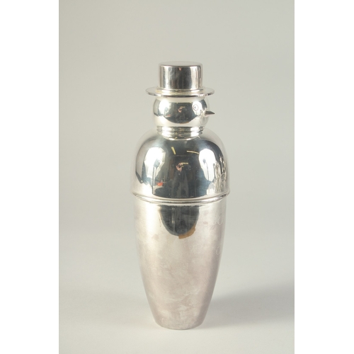 1686 - A SILVER PLATED COCKTAIL SHAKER, modelled as a SNOWMAN.  10.5ins high.