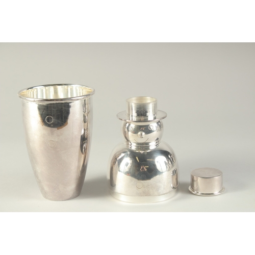 1686 - A SILVER PLATED COCKTAIL SHAKER, modelled as a SNOWMAN.  10.5ins high.