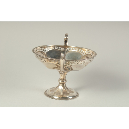 1704 - A GEORGE V CIRCULAR SILVER TWO HANDELED TAZZA. 5ins diameter, London 1919.  Weight: 6ozs.