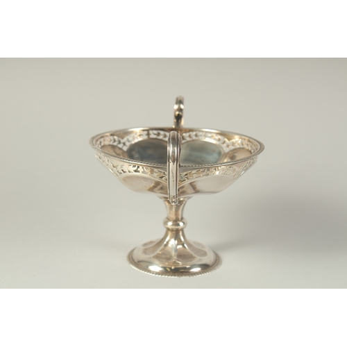 1704 - A GEORGE V CIRCULAR SILVER TWO HANDELED TAZZA. 5ins diameter, London 1919.  Weight: 6ozs.