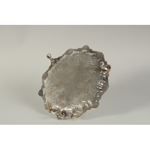 1710 - A GOOD GEORGE III SILVER PIE CRUST SALVER with shell borders on three pad feet. 7ins diameter.  Lond... 