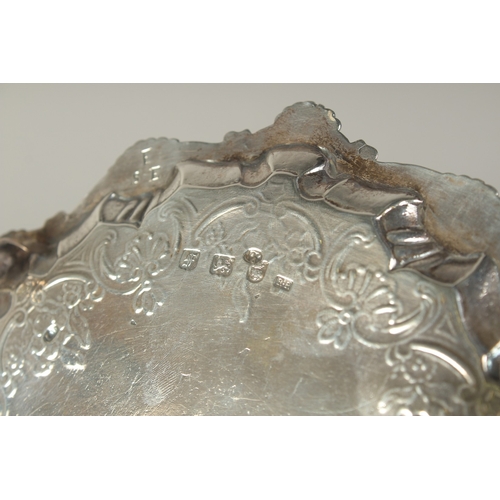 1710 - A GOOD GEORGE III SILVER PIE CRUST SALVER with shell borders on three pad feet. 7ins diameter.  Lond... 