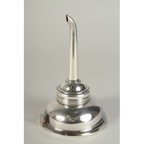 1713 - A GEORGE III SILVER WINE FUNNEL. London 1792.