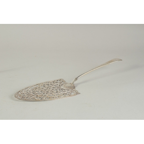 1715 - A GEORGE III SILVER  PIERCED CAKE SLICE. London 1771.  Maker: T. N.