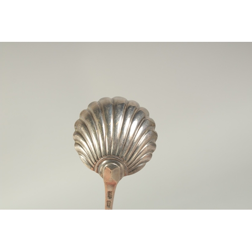 1717 - A SMALL GEORGE III SILVER SHELL LADLE. London 1770, Maker: T. E.