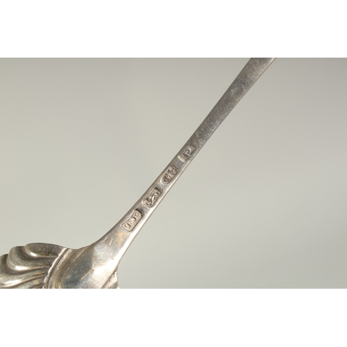 1717 - A SMALL GEORGE III SILVER SHELL LADLE. London 1770, Maker: T. E.