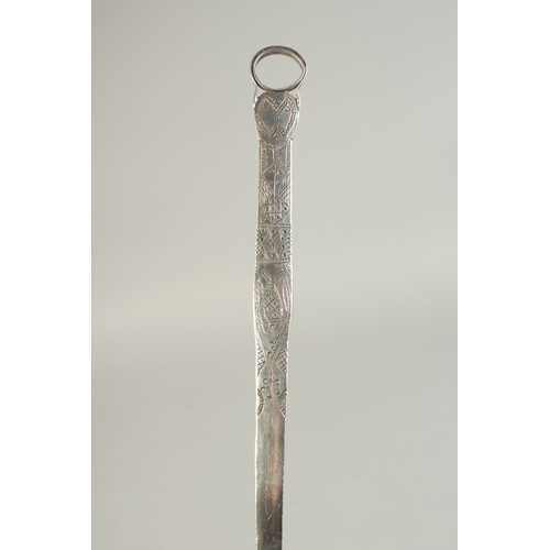 1722 - AN ENGRAVED PAPER KNIFE (no mark).