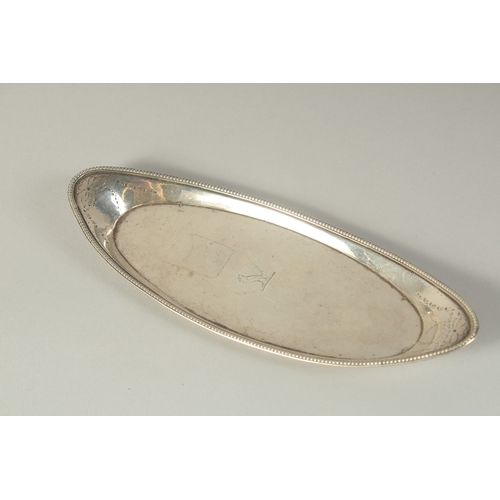 1750 - A GEORGE III OVAL SILVER SNUFFER TRAY with bead edge, bird crest.  9ins long.  London 1782. Maker: R... 